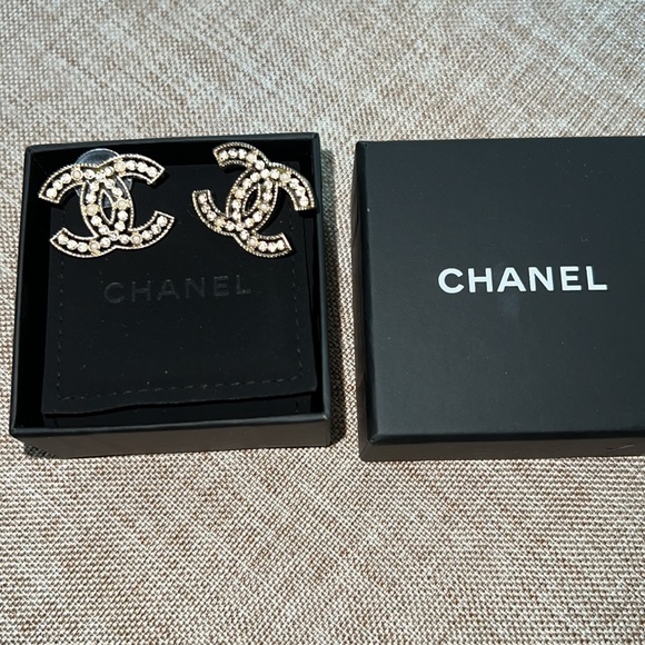 Authentic statement Chanel studs - Picture 2 of 4